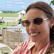 Pampita Ardohain apostó por unn estilismo a rayas