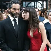 Joaquín Furriel y Úrsula Corberó en una de las películas del momento de Netflix