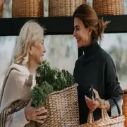 Juliana optó por una prenda súper clásica perfecta para los días más fríos