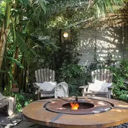 Por algo al fogón le decían el televisor de la prehistoria: es una excusa genial para sentarnos a su alrededor, a estar juntos, conversar, mirar el fuego... y sin pasar frío.