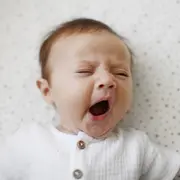 Por qué tu bebé no duerme de noche (y es completamente normal)