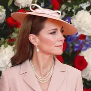 Kate Middleton lució un estilismo en color rosa palo firmado por Dior