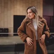 Vuelve el frío polar: 7 looks abrigados perfectos para ir a la oficina