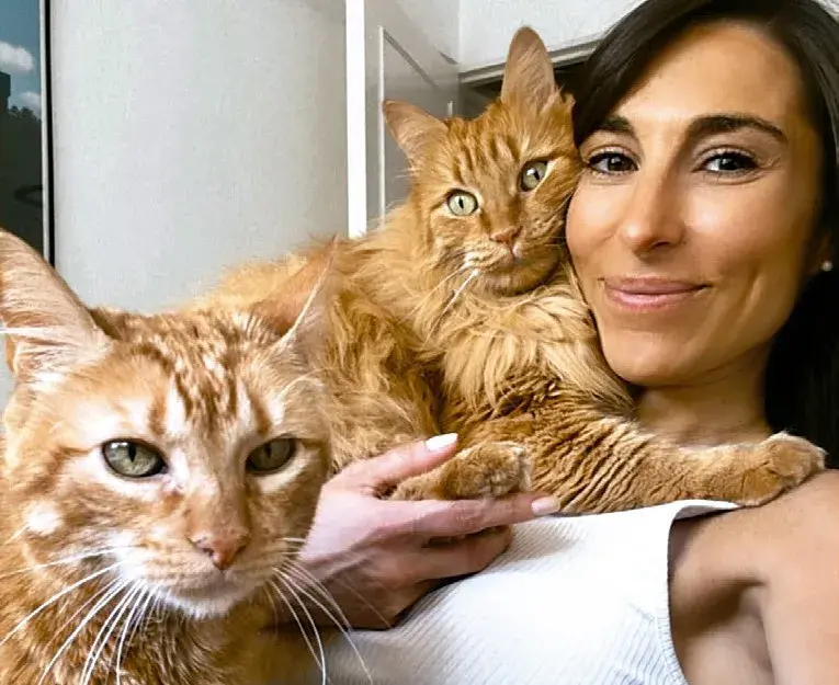 Nai Osepyan, especialista en conducta gatuna y autora del libro Gatolicismo,