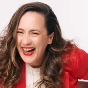 Historias desopilantes, musicales y stand up para pasarla bien y ponerle una sonrisa al invierno. En la foto:Juli Otero en su unipersonal sobre las vicisitudes de las mujeres "madruras"