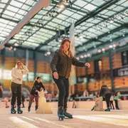 La pista de hielo del Abasto Shopping: precios, horarios y todo lo que tenés que saber para patinar este invierno en Buenos Aires
