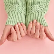 Vuelven las uñas cortas: así se llevan la manicuría minimalista