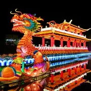 El Tianfu Festival es originario de la provincia china de Sichuan y se trata de un festival de luces chinas en movimiento que fusiona la estética ancestral china con recursos visuales contemporáneos espectaculares.