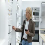 Cómo renovar los tiradores de los muebles de cocina para remodelarla y no gastar de más