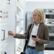 Cómo renovar los tiradores de los muebles de cocina para remodelarla y no gastar de más