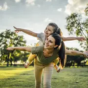 Cuando los hijos cargan con nuestras expectativas: cómo criarlos sin proyectarles nuestras cuentas pendientes