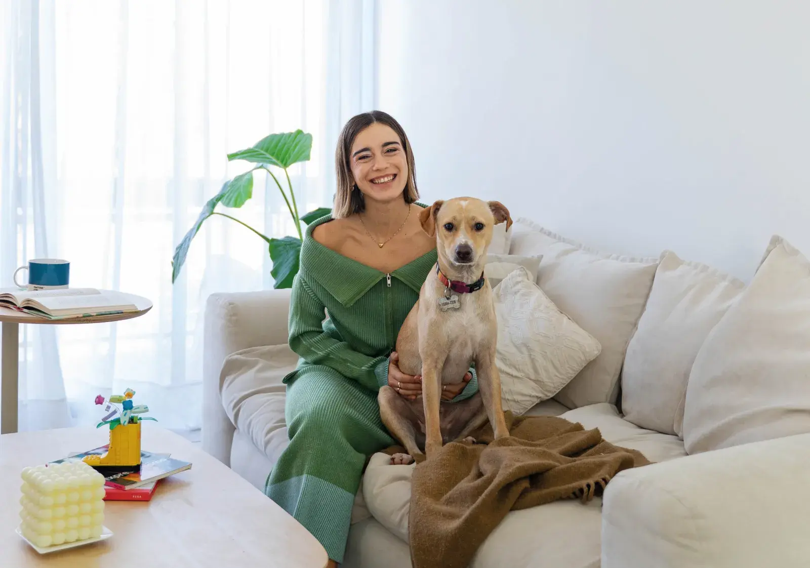 Vivir a color: una muralista convirtió las paredes de su depto de Villa Devoto en su refugio artístico