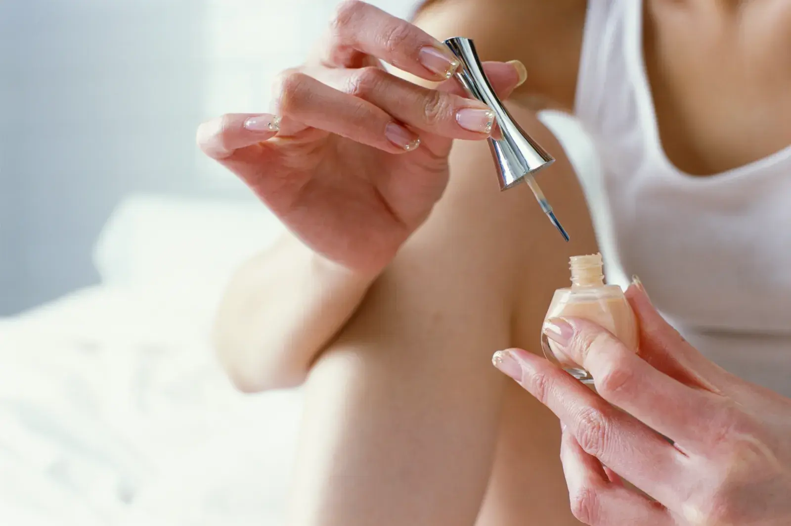 Los mejores sérums fortalecedores de uñas para tenerlas naturales sin roturas ni grietas