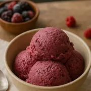 Helado keto de frutos rojos