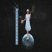 Una mujer parada encima de un planeta