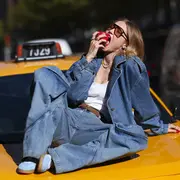 De Hailey Bieber a Taylor Swift: 8 zapatillas que llevan las celebrities y que anticipan las tendencias del 2026