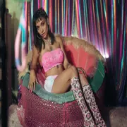 María Becerra estrena 7 vidas, la canción de la serie En el barro con la que arrasa en Netflix.