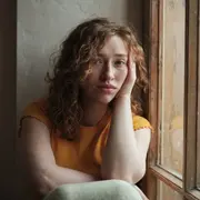 Aburrirse para ser más creativa: por qué “hacer nada” potencia tus ideas