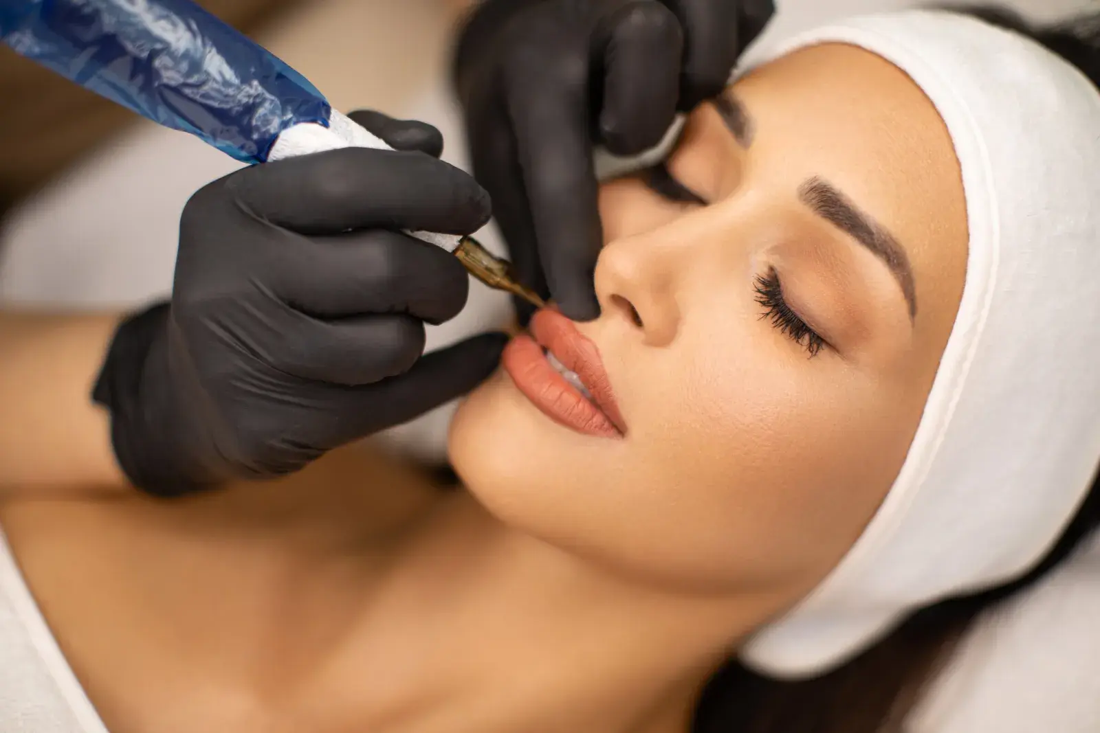Qué es el microblading de cejas y de labios