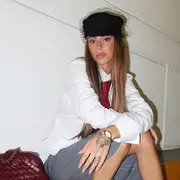 Tini Stoessel con look colegiala en la presentación de Quebranto en México