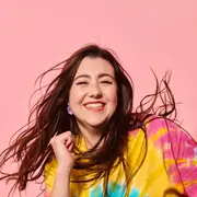 Looks con mucha onda y color: cómo el “dopamine dressing” puede levantar tu ánimo y potenciar tu autoestima