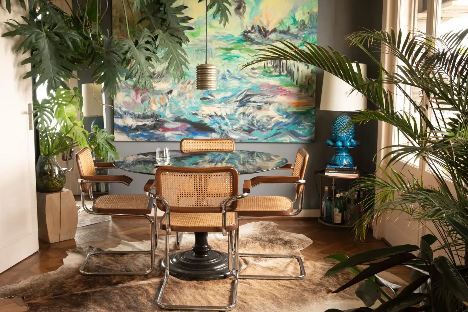 La silla Cesca es versátil, cómoda, funcional y muy estética.