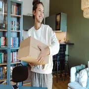 Foto de mujer con compras.