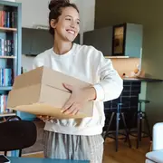 Foto de mujer con compras.