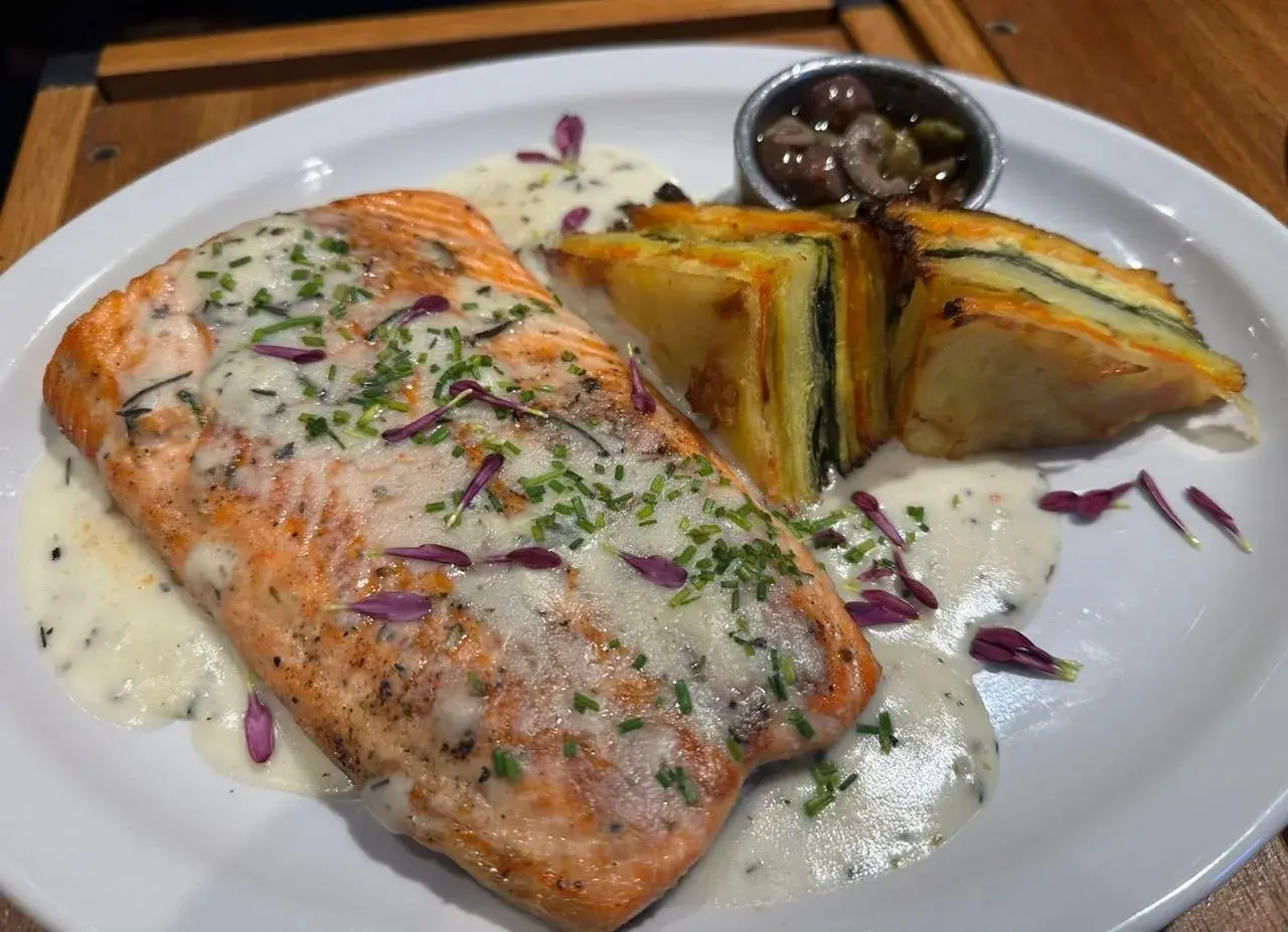 Receta de trucha argentina con mil hojas de vegetales