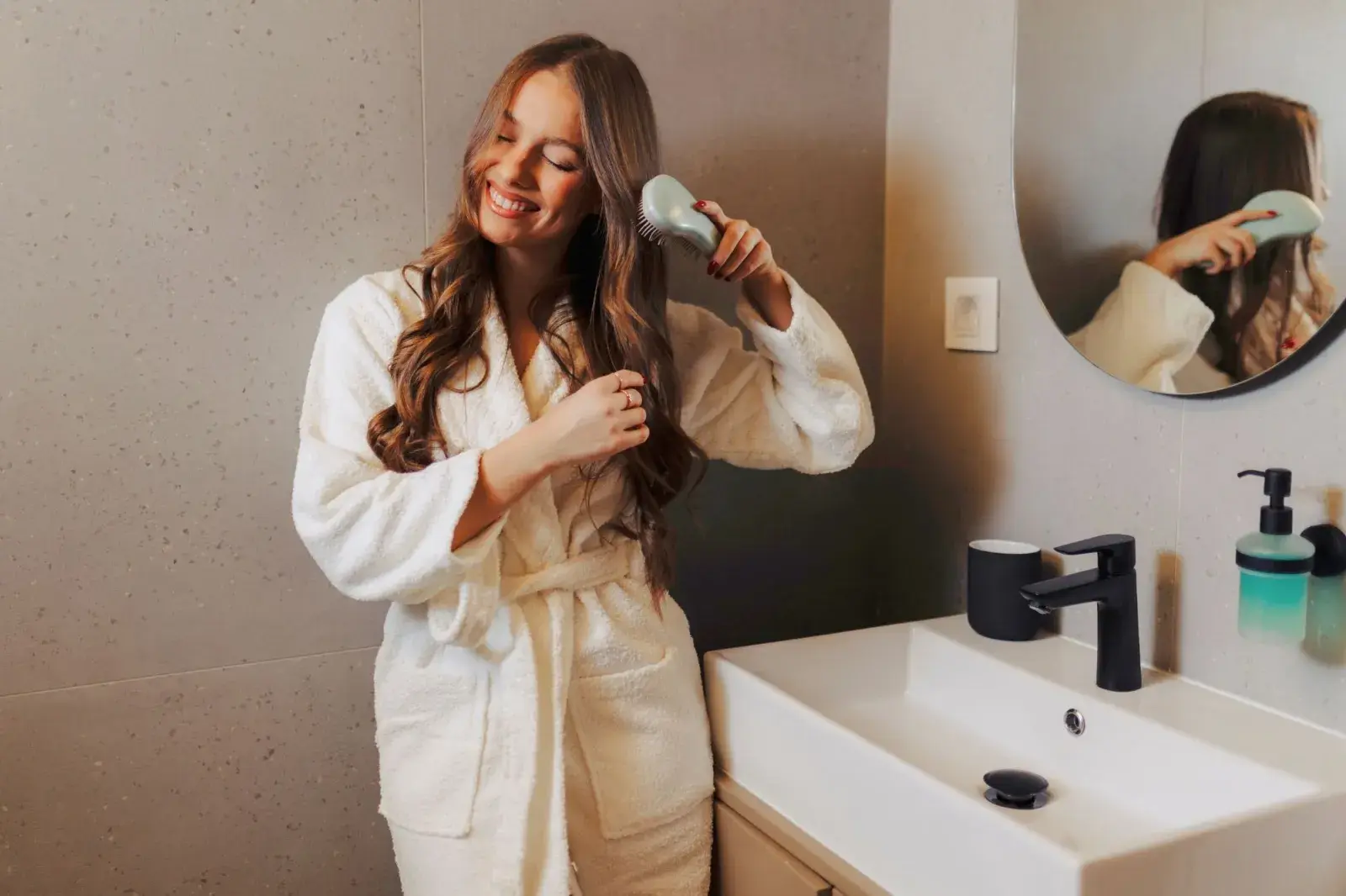 Tu pelo es mitad vivo y mitad muerto: la guía experta para cuidarlo desde la raíz hasta las puntas