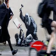 Banksy lo hizo otra vez: su nueva obra en Londres recorrió el mundo por su poderoso mensaje