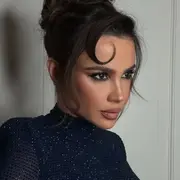 Celeste Cid apostó al look total blue más brillante en la alfombra roja de Papá x Dos.