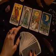 Cómo leer las cartas del Tarot: esta es la guía más fácil.