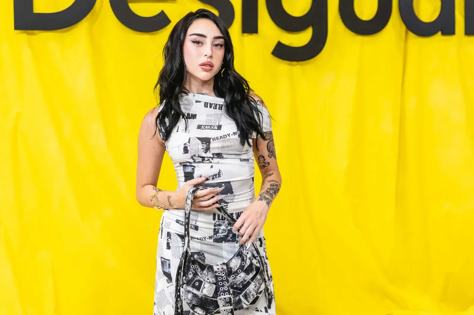 Nicki Nicole estuvo presente en el desfile de Desigual