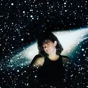 Foto de mujer con estrellas.