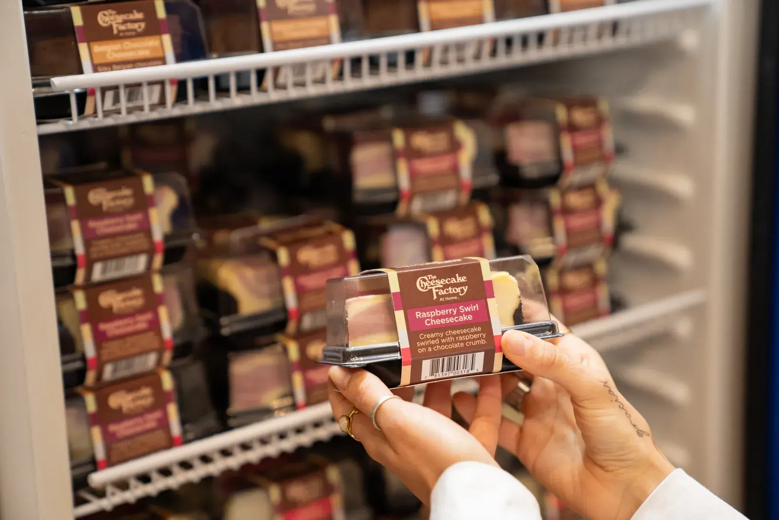 The Cheesecake Factory llegó a la Argentina y es furor: dónde queda y lista de precios.