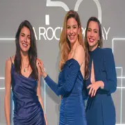 Vestidos azules: 10 modelos de fiesta con el color tendencia de la temporada