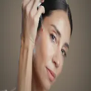 Adiós al maquillaje pesado: la tendencia de la piel fresca y real.