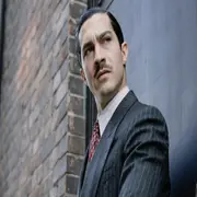 Foto del Chino Darín como cantante de tango en la primera imagen de su nueva serie en Netflix.