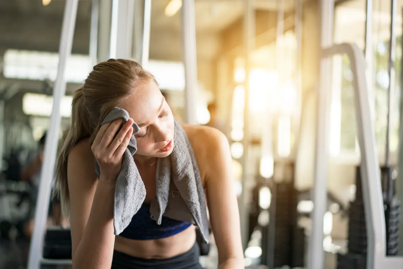 Foto de mujer entrenando.