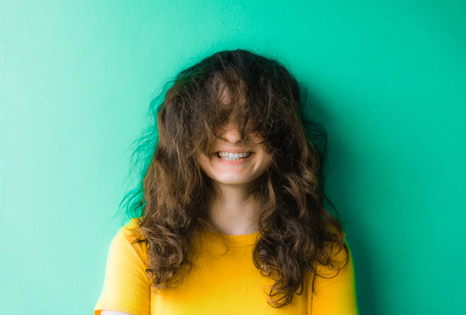 Frizz: los mejores consejos para mantener el pelo suave y sin volumen los días de humedad
