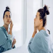 Agua micelar: el básico que simplifica tu rutina de limpieza