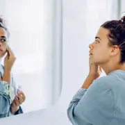 Agua micelar: el básico que simplifica tu rutina de limpieza