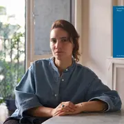 “Piedras", el nuevo poemario de Laura Petrecca que une naturaleza, arte y memoria