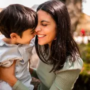Los desafíos de la maternidad: por qué maternar hoy es un acto contracultural