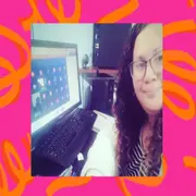 Sharon Ponce de León: de llenar botellitas en una fábrica a programar y abrir caminos para más mujeres en tecnología