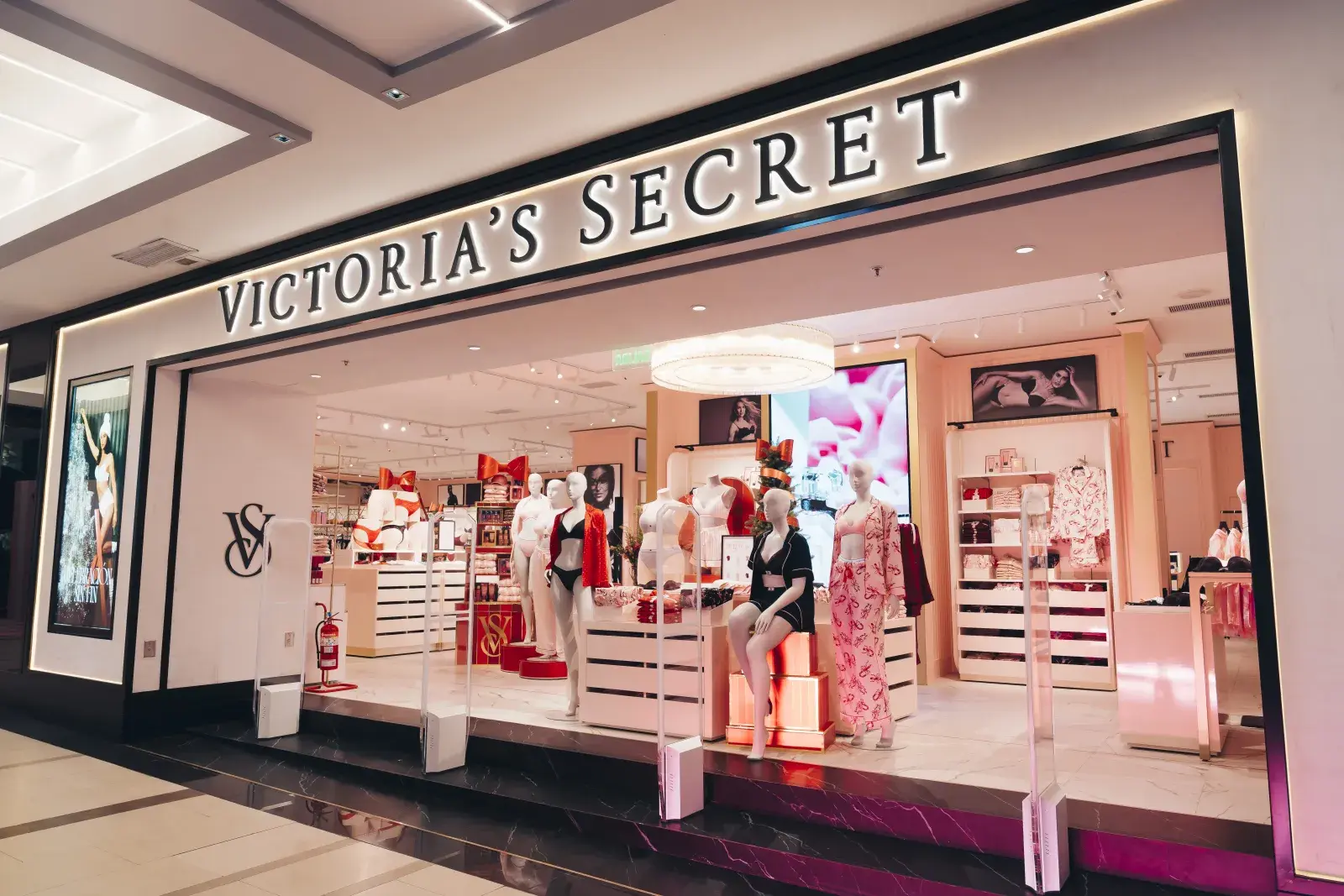 Después de años de expectativa, Victoria’s Secret abrió oficialmente su primera tienda insignia en la Argentina.