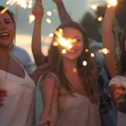 Este Año Nuevo 2026, el blanco cede protagonismo y da paso a una paleta más cálida, consciente y sofisticada.