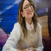 La historia de Martina, que rompió el silencio 15 años después de un abuso: escribió un libro como un modo de ayudar a otras personas.