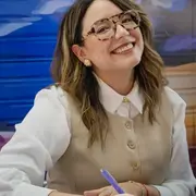 La historia de Martina, que rompió el silencio 15 años después de un abuso: escribió un libro como un modo de ayudar a otras personas.